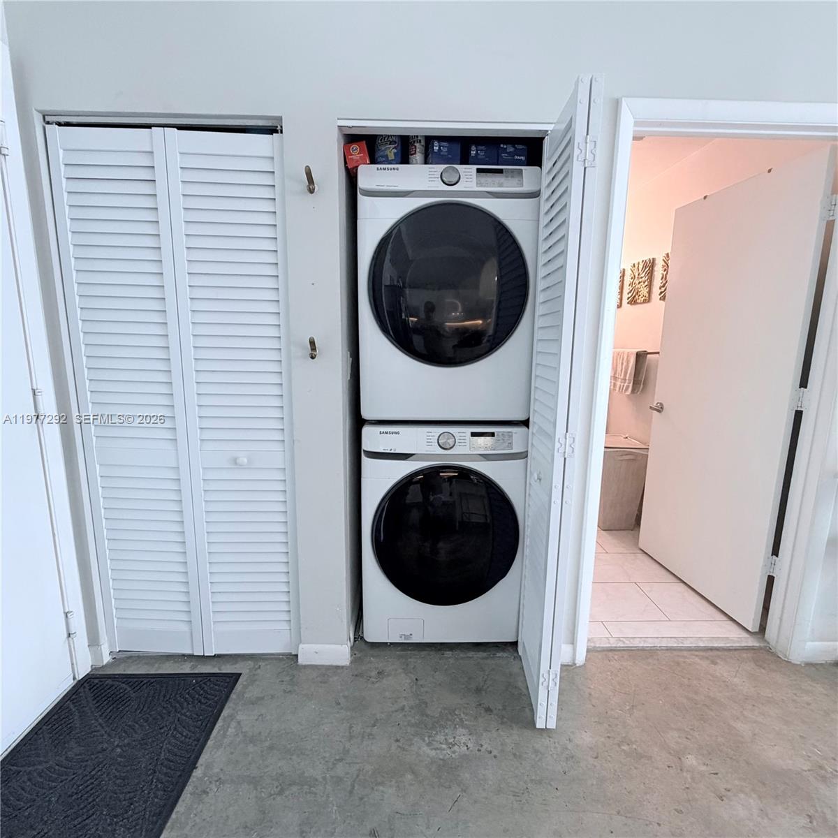 THE LOFT DOWNTOWN II COND - Residential Lease