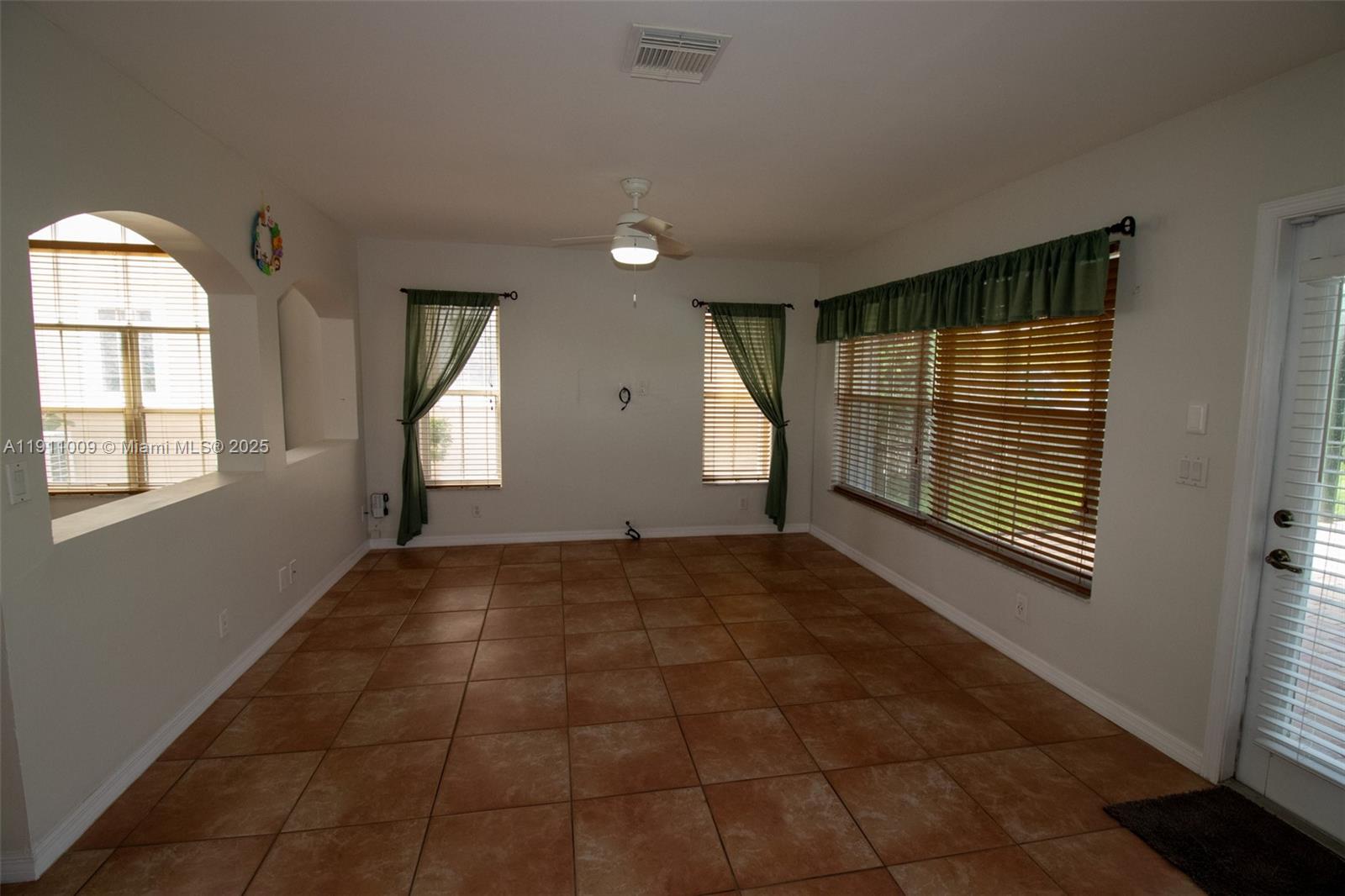 WYNDHAM LAKES NORTH - Residential Lease