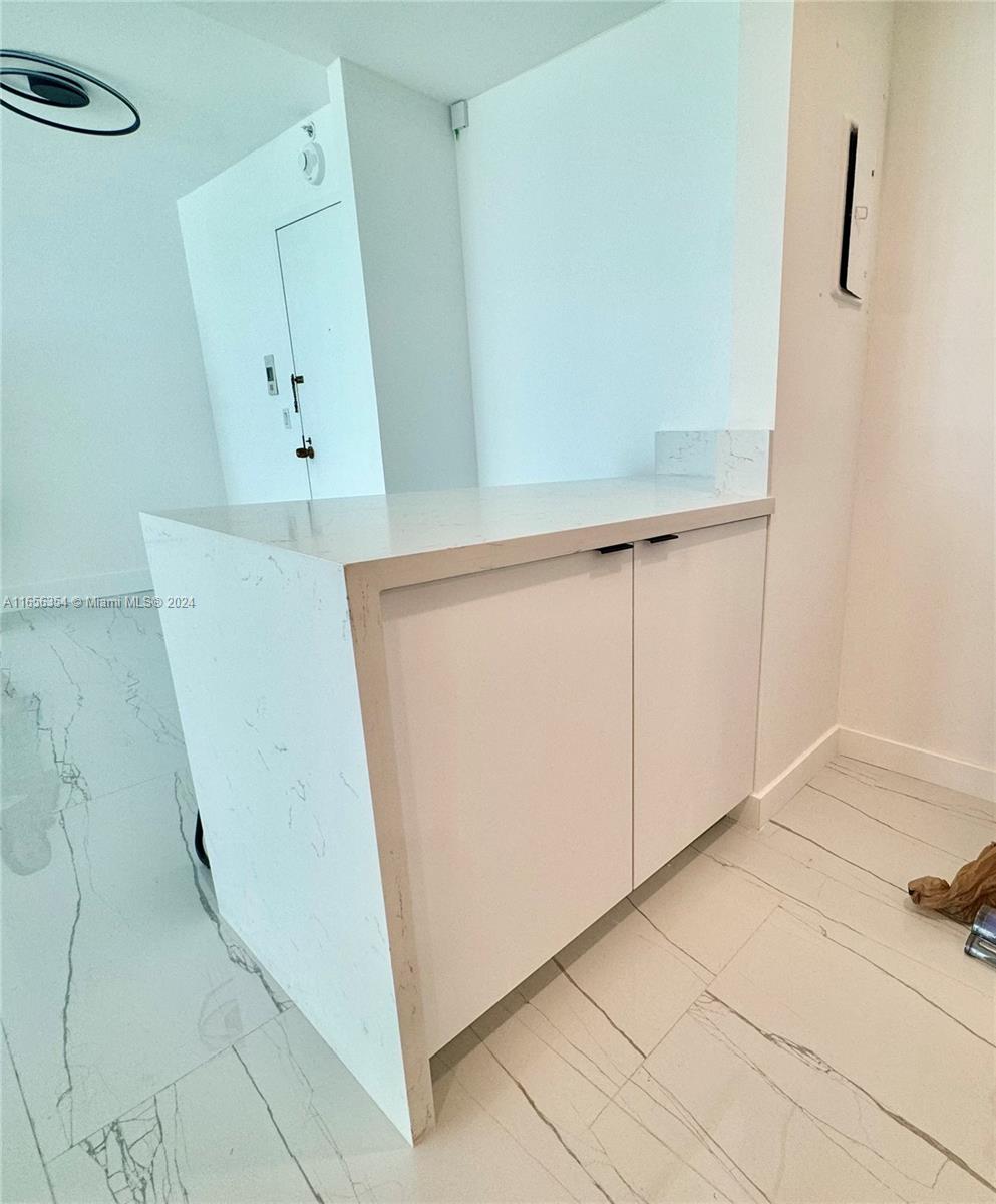 BALMORAL CONDO - Residential Lease