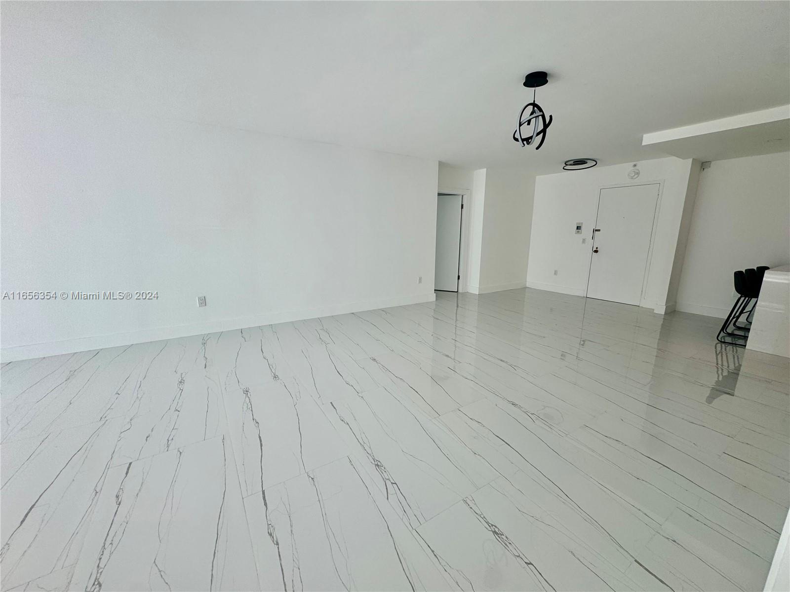 BALMORAL CONDO - Residential Lease