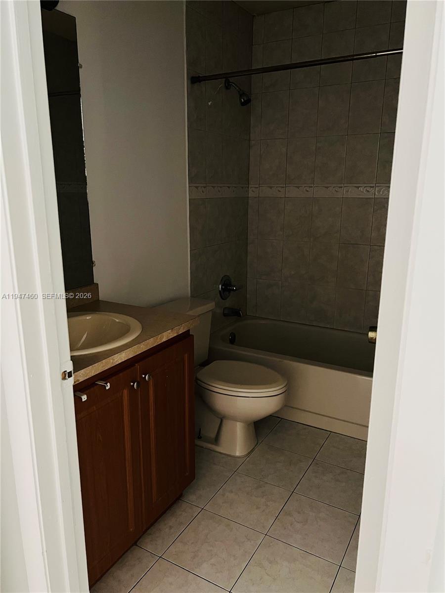 VILLAS AT LAKEVIEW CONDO - Residential