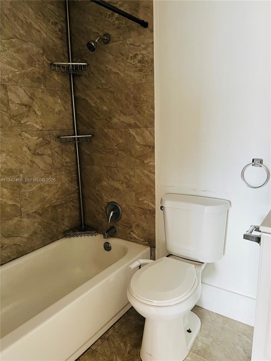 VILLAS AT LAKEVIEW CONDO - Residential