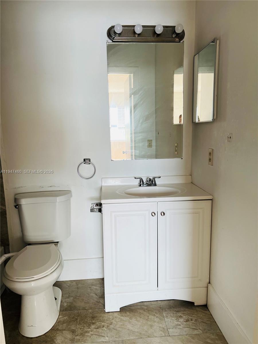 VILLAS AT LAKEVIEW CONDO - Residential