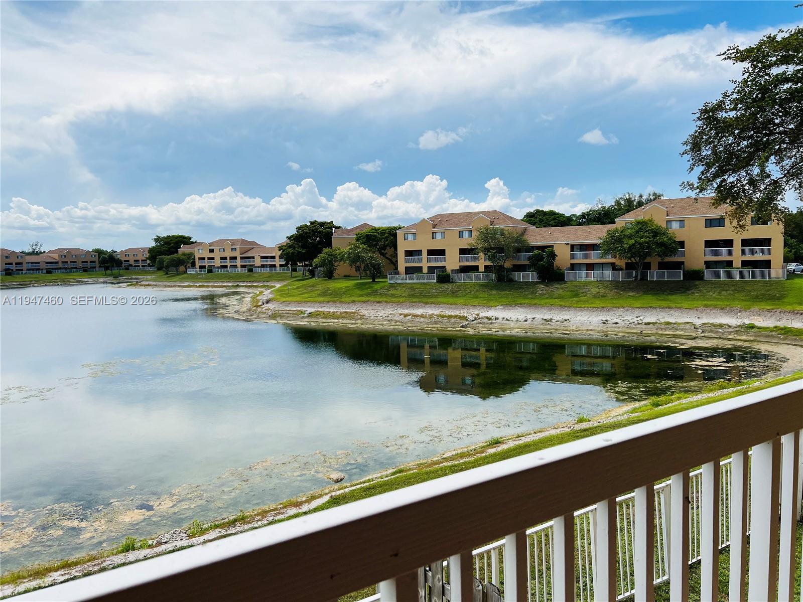 VILLAS AT LAKEVIEW CONDO - Residential