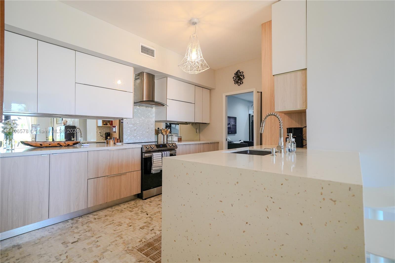 TOWERS OF KEY BISCAYNE CO - Residential Lease