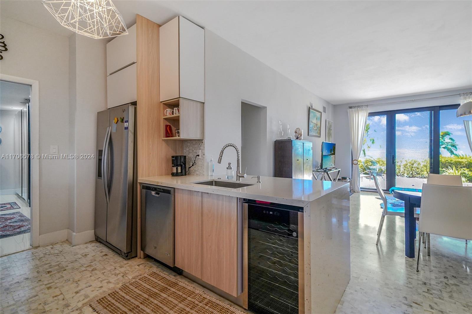 TOWERS OF KEY BISCAYNE CO - Residential Lease