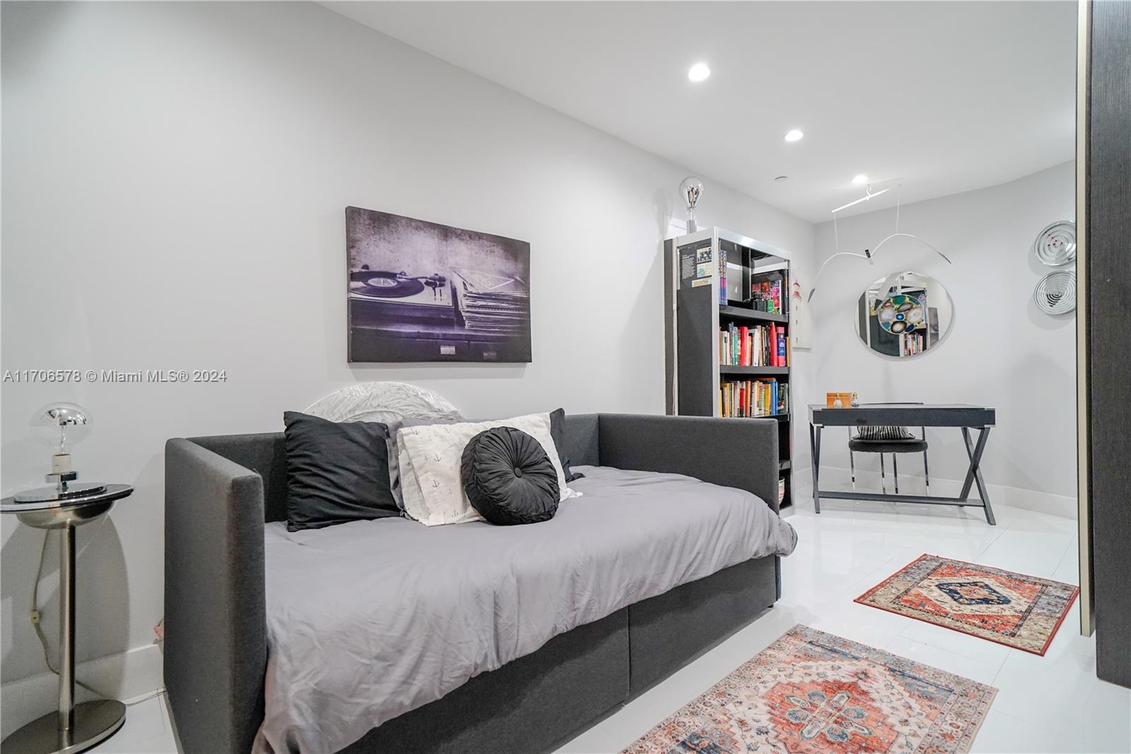 TOWERS OF KEY BISCAYNE CO - Residential Lease