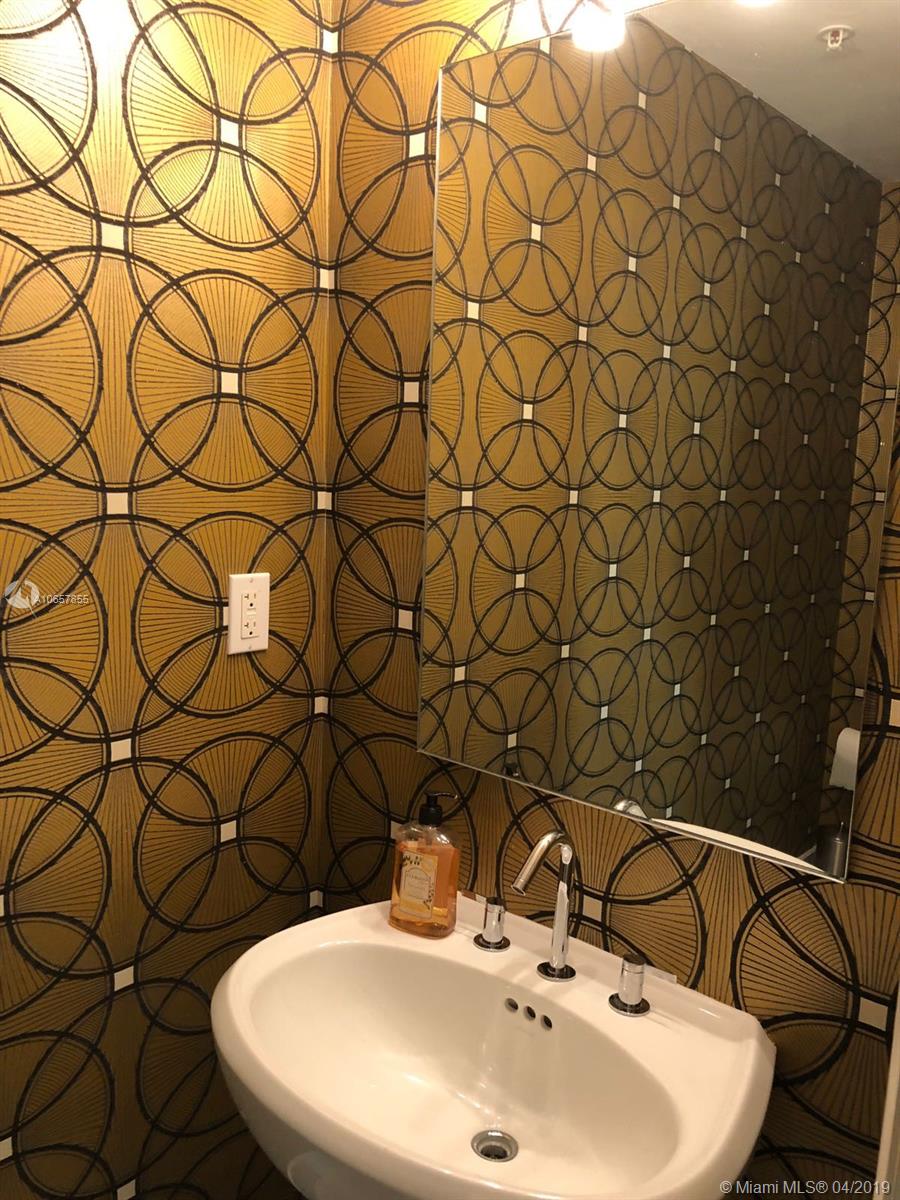 VIZCAYNE NORTH CONDO - Residential Lease