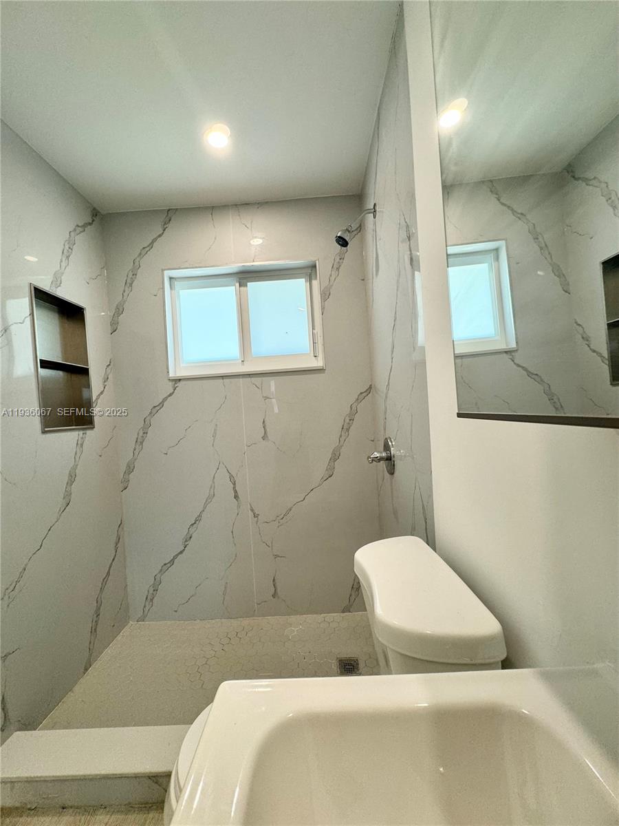 TOWN OF MODELO (DANIA) B- - Residential Income