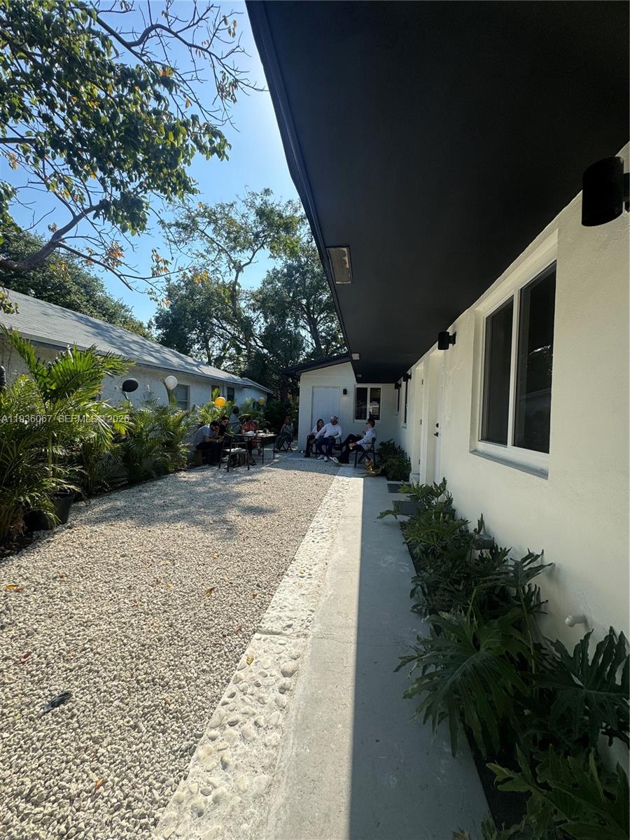 TOWN OF MODELO (DANIA) B- - Residential Income