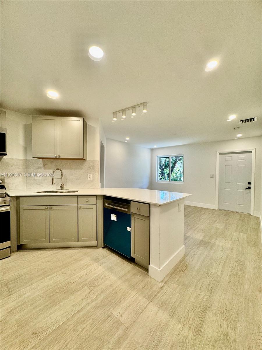 TOWN OF MODELO (DANIA) B- - Residential Income