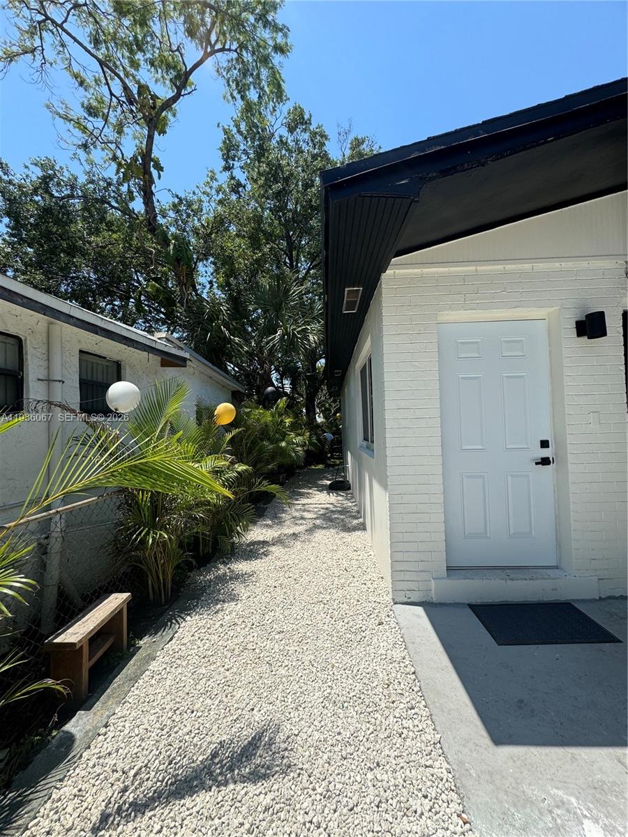 TOWN OF MODELO (DANIA) B- - Residential Income