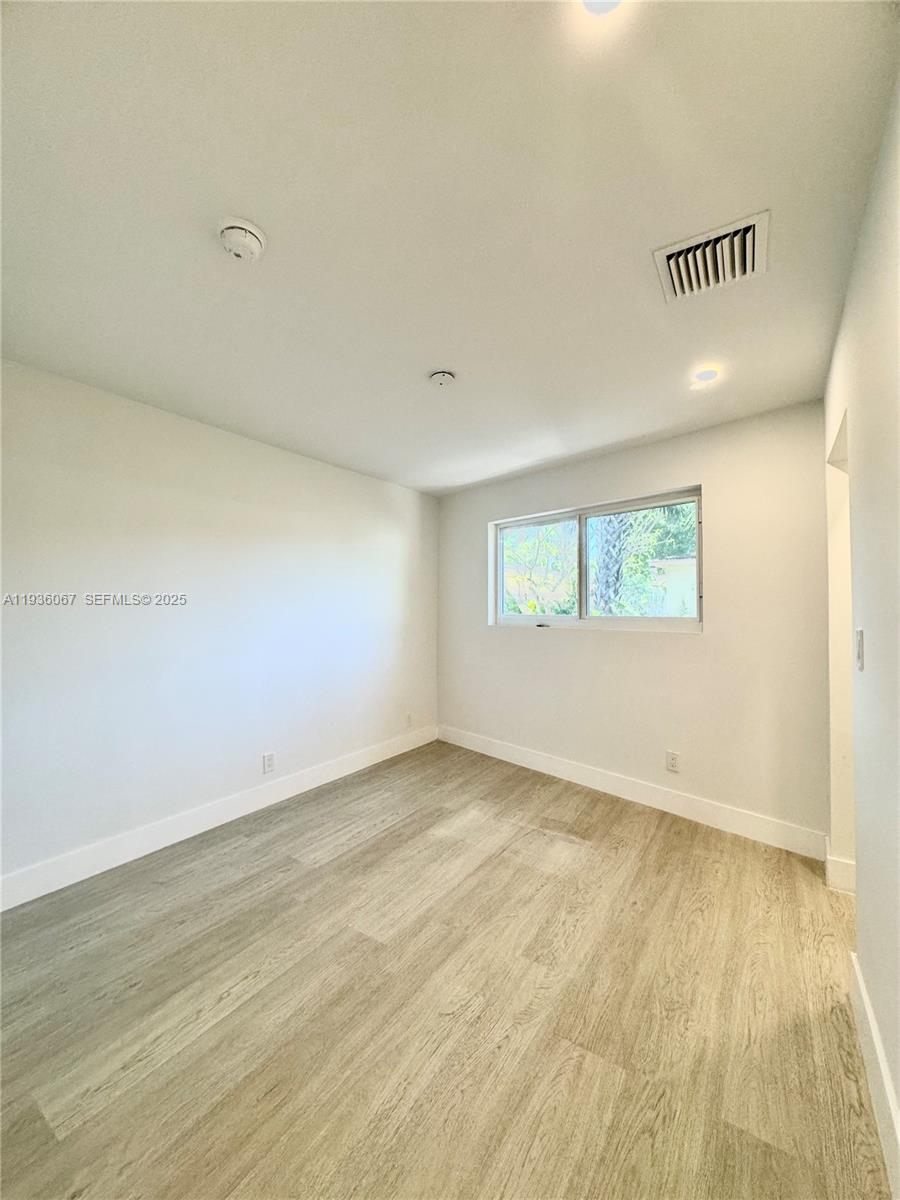 TOWN OF MODELO (DANIA) B- - Residential Income