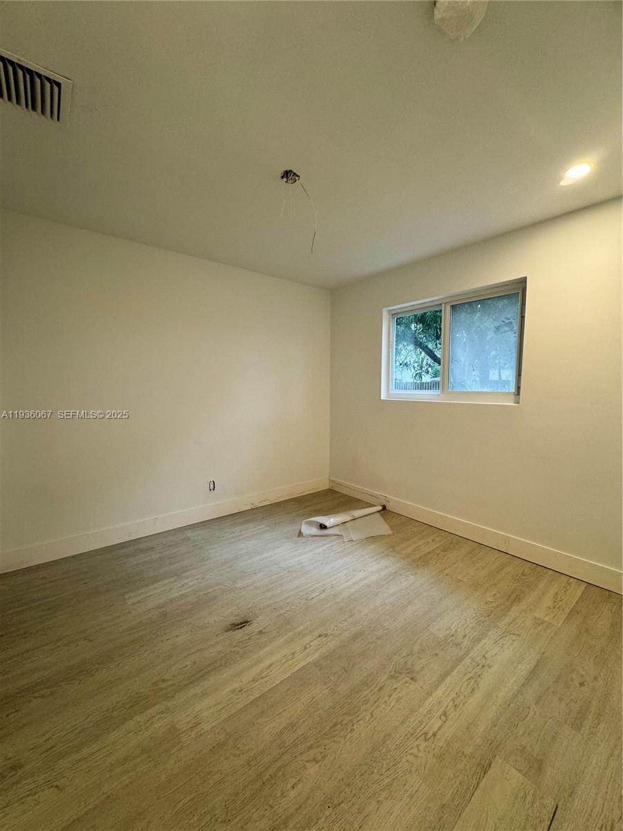 TOWN OF MODELO (DANIA) B- - Residential Income