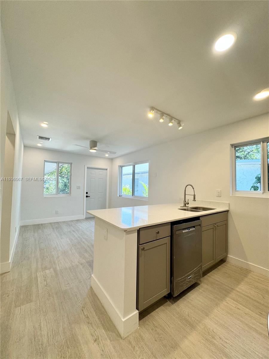 TOWN OF MODELO (DANIA) B- - Residential Income