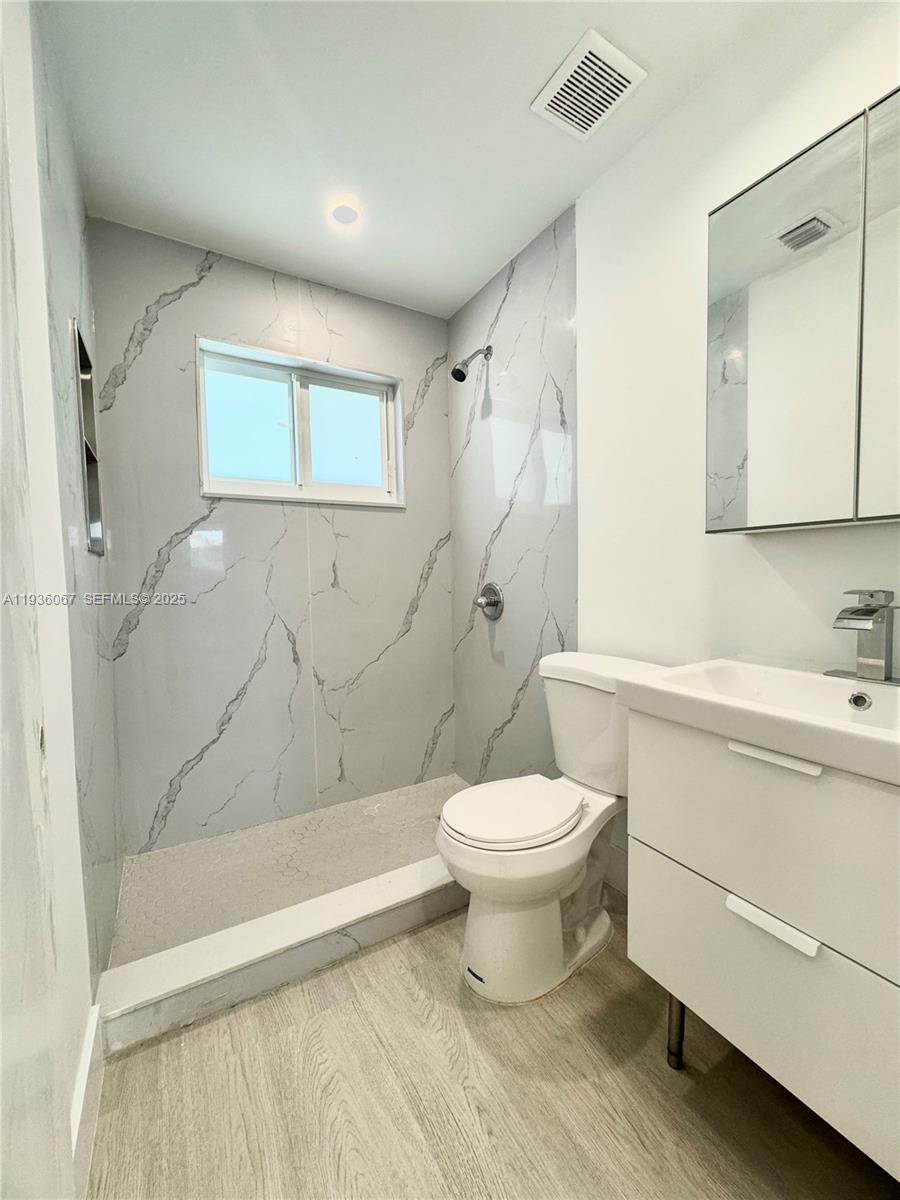 TOWN OF MODELO (DANIA) B- - Residential Income