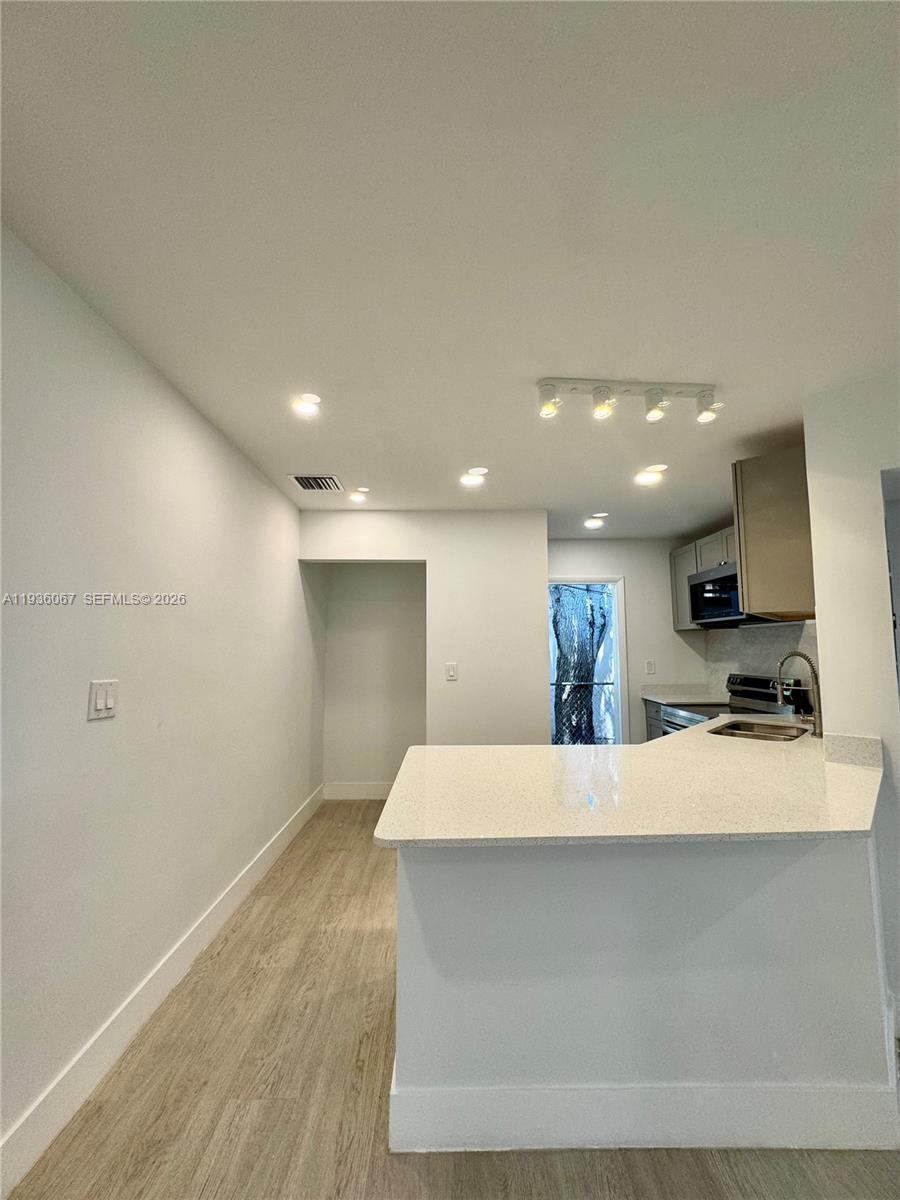 TOWN OF MODELO (DANIA) B- - Residential Income