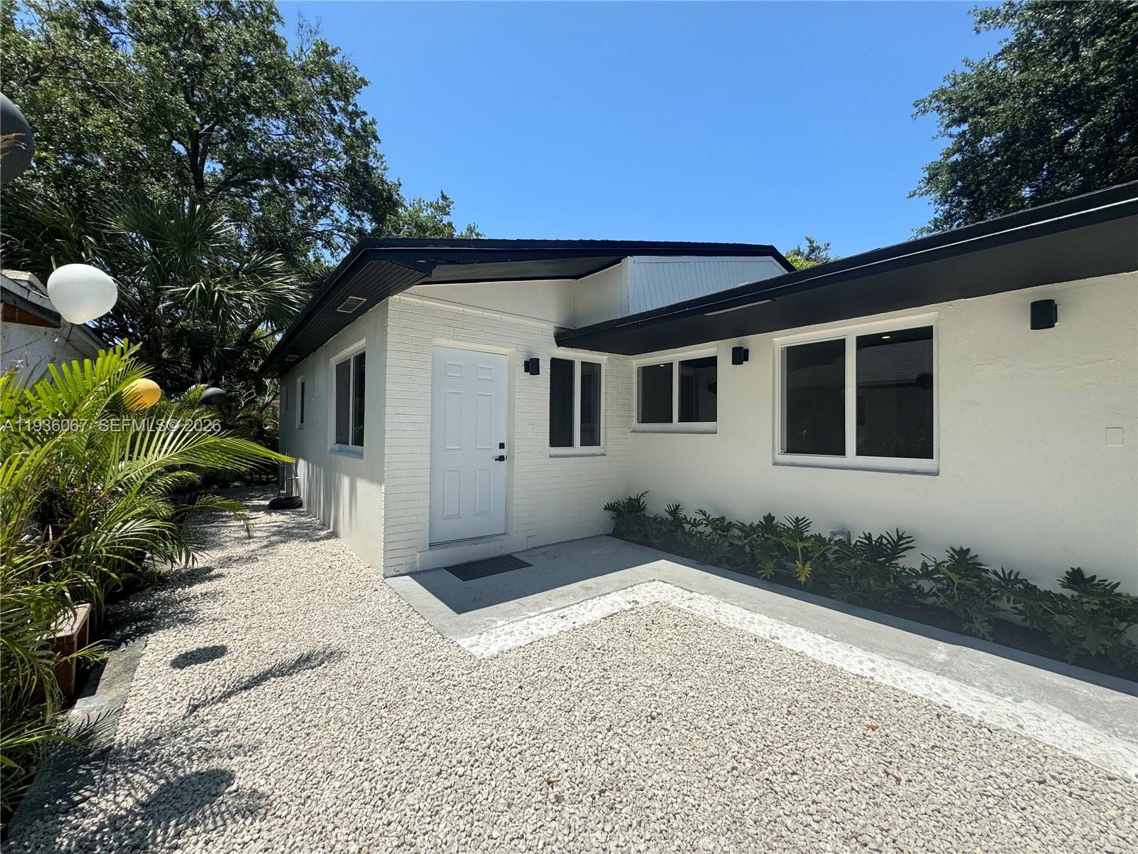 TOWN OF MODELO (DANIA) B- - Residential Income