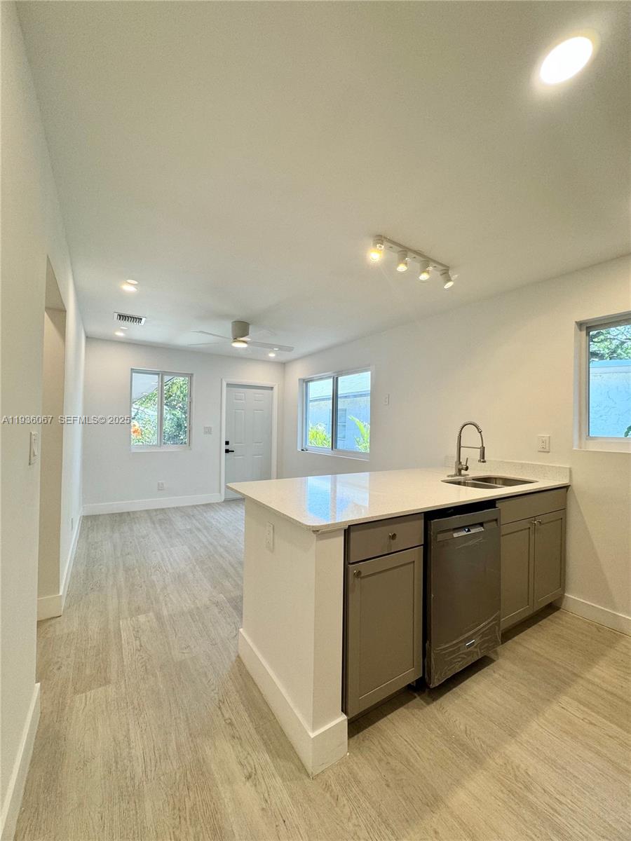 TOWN OF MODELO (DANIA) B- - Residential Income