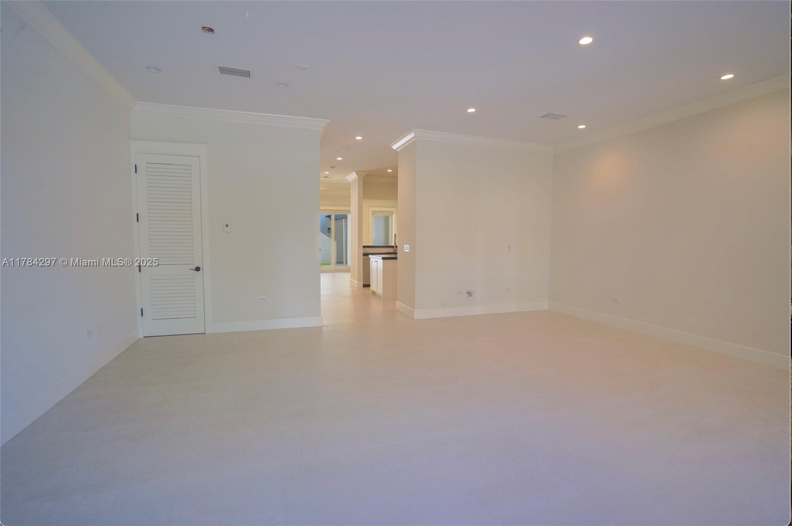 530 Valencia Ave 3