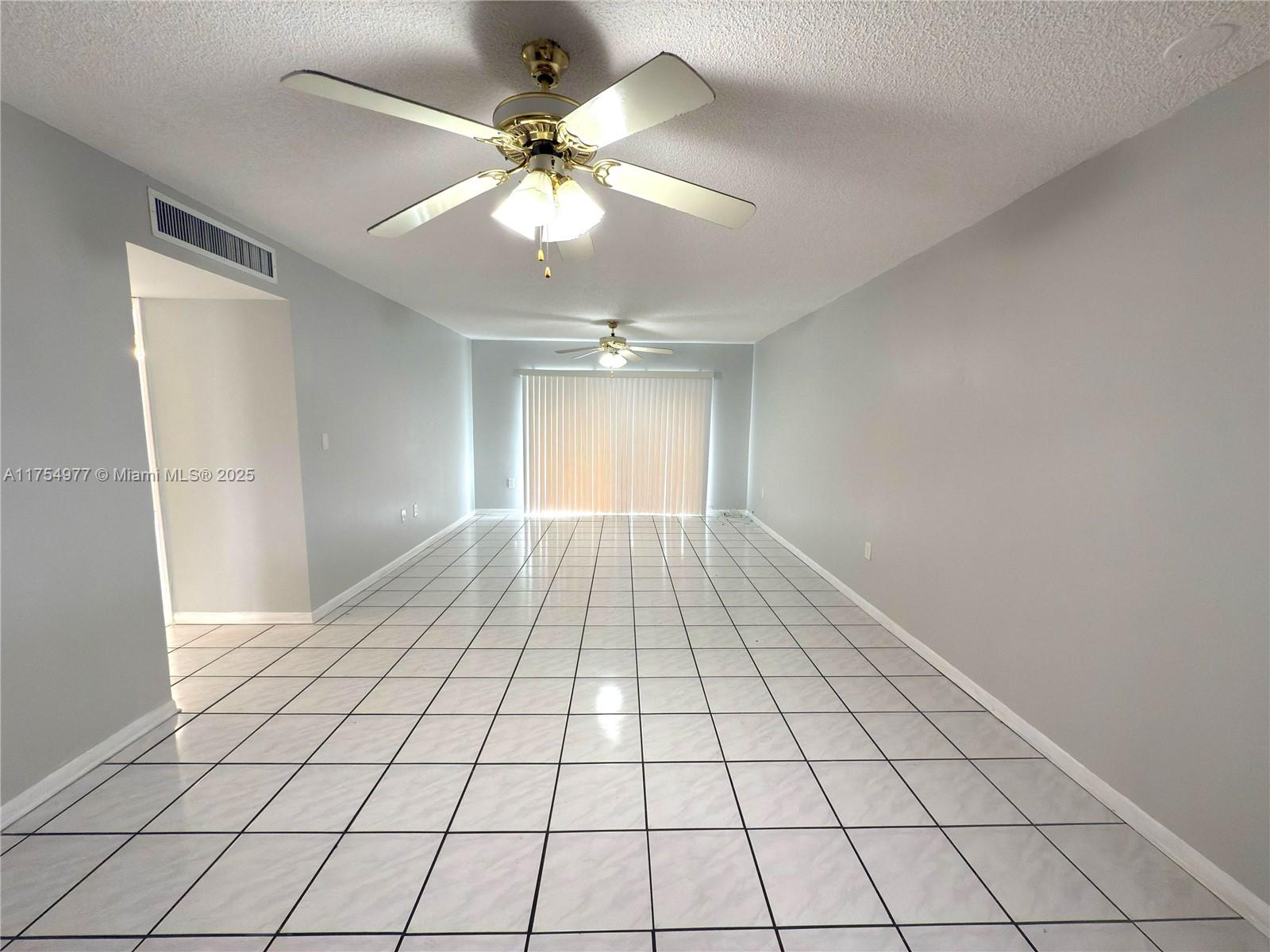 805 W Oakland Park Blvd D19, Oakland Park, Miami-Dade County, Florida - 2 Bedrooms  
2 Bathrooms - 