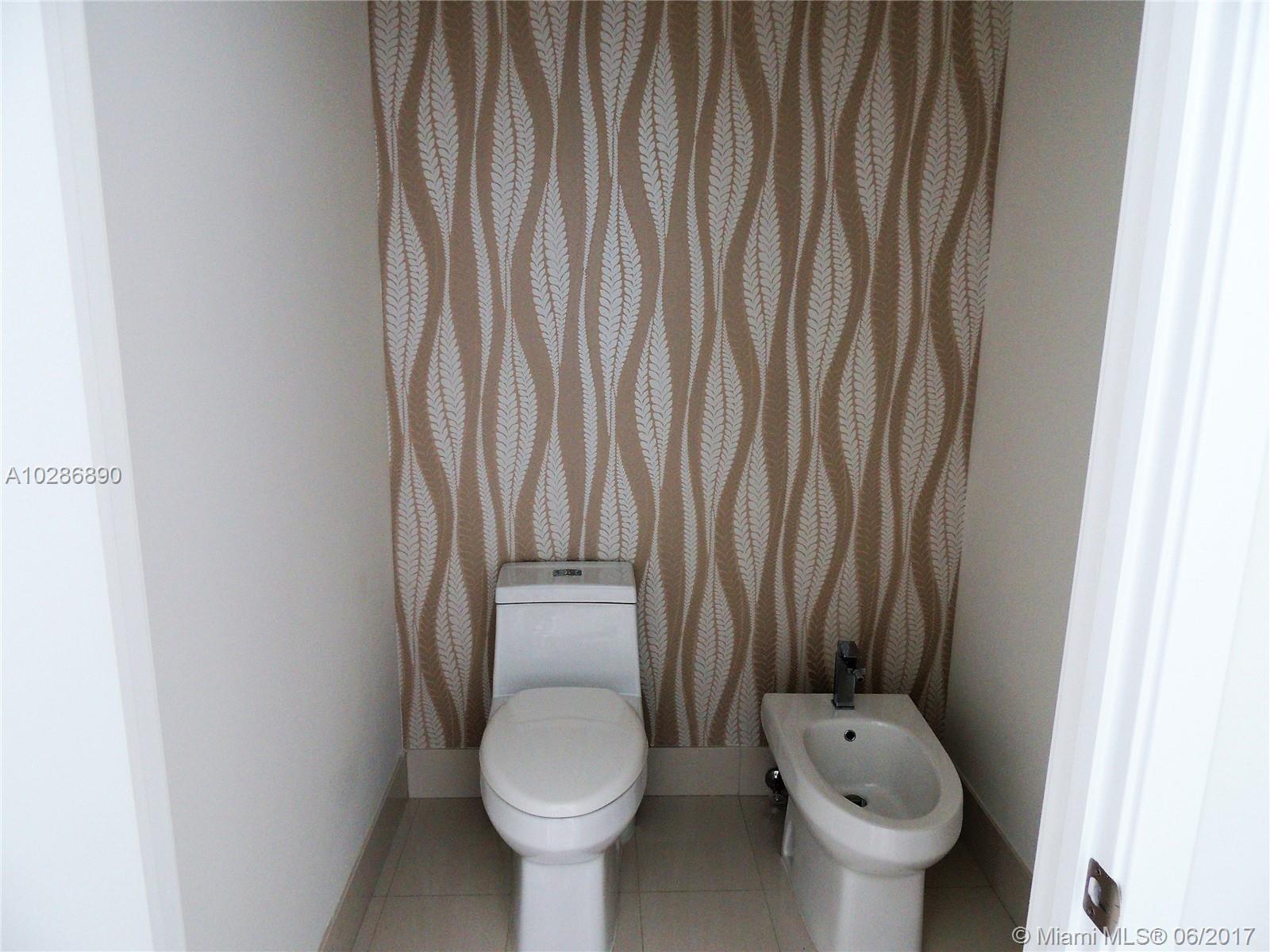 ICON BAY CONDO - Residential Lease