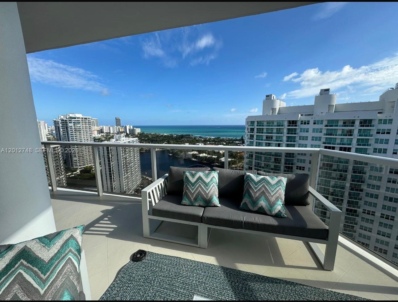 HAMPTONS WEST - Residential