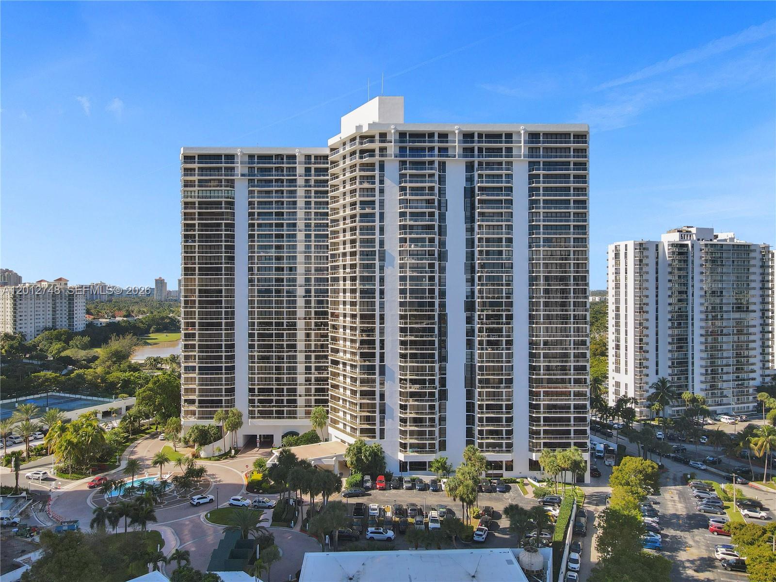 HAMPTONS WEST - Residential