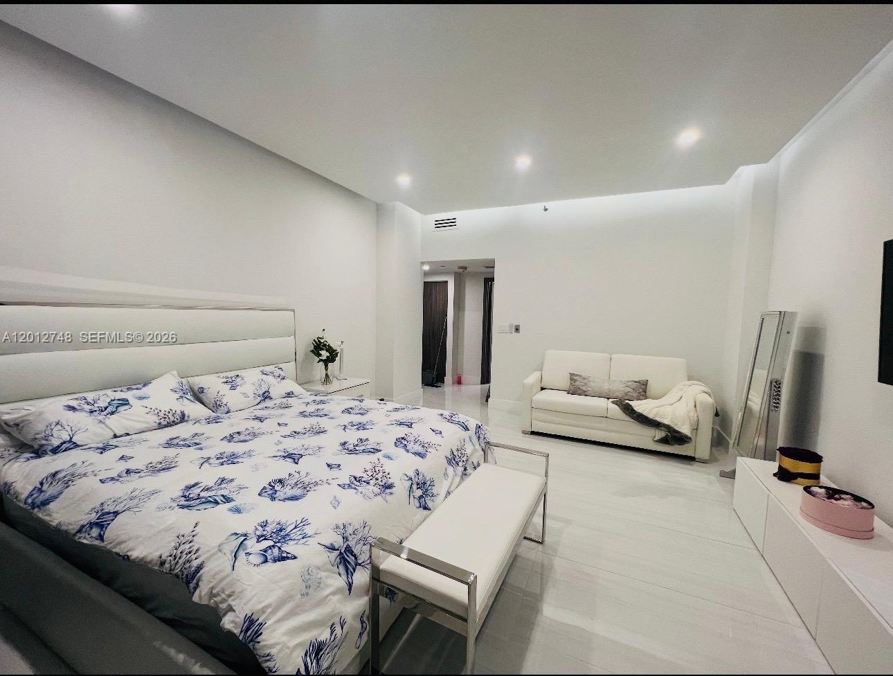HAMPTONS WEST - Residential