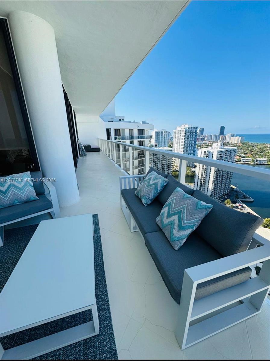 HAMPTONS WEST - Residential