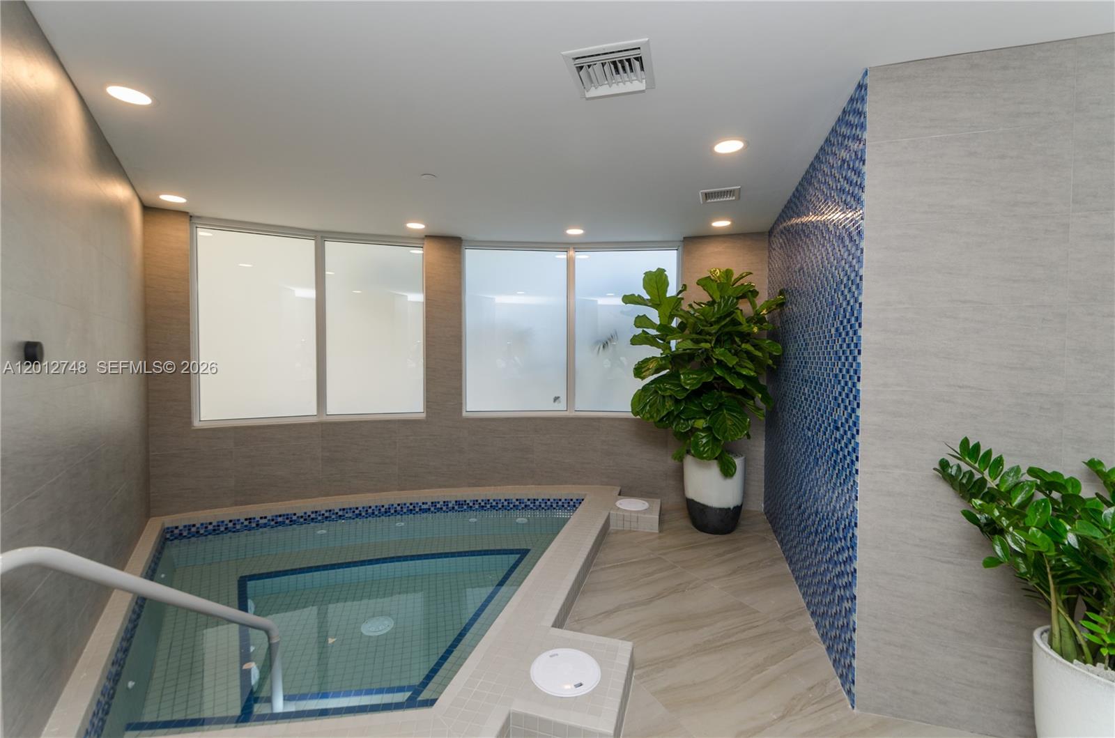 HAMPTONS WEST - Residential
