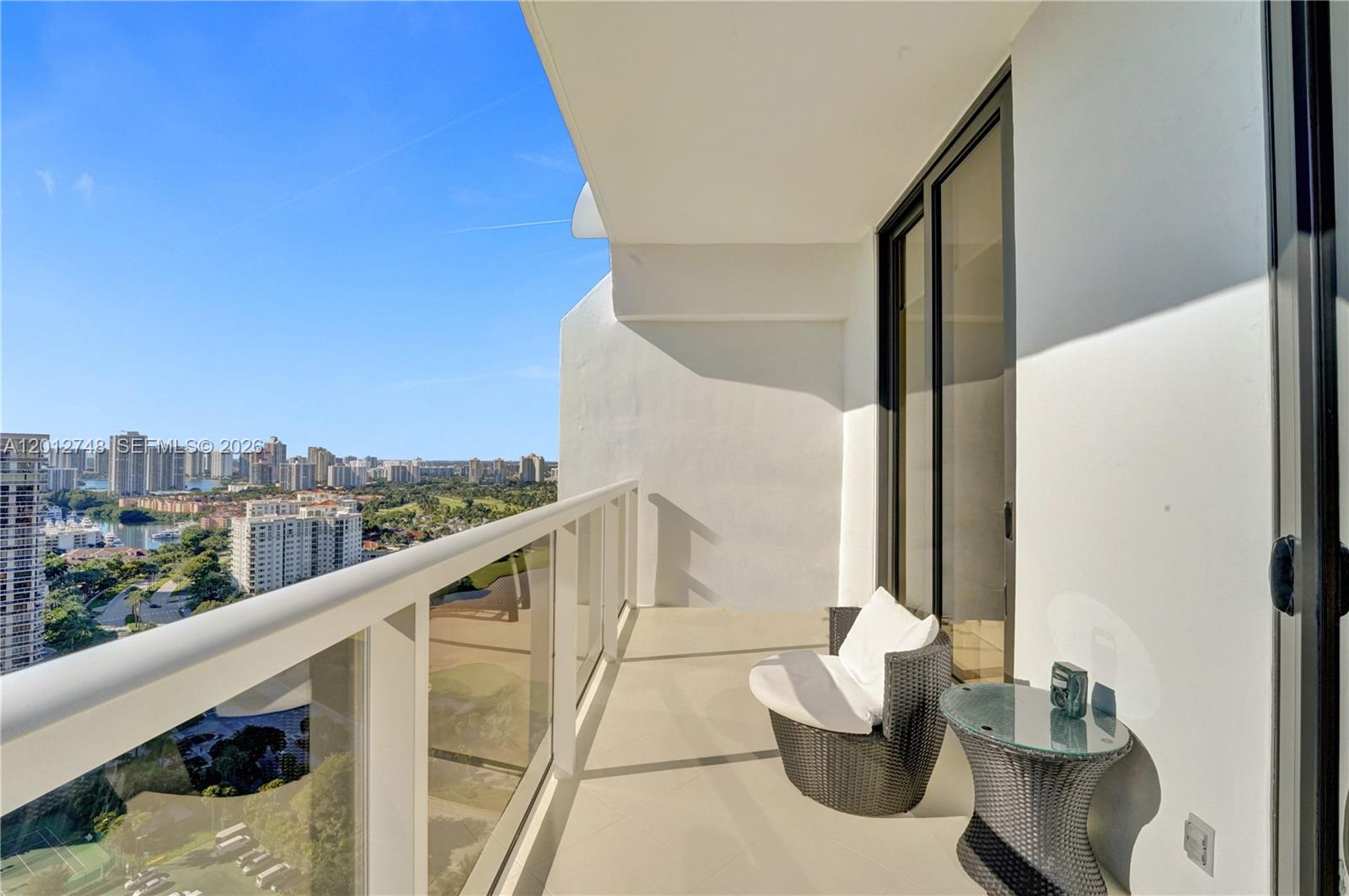 HAMPTONS WEST - Residential