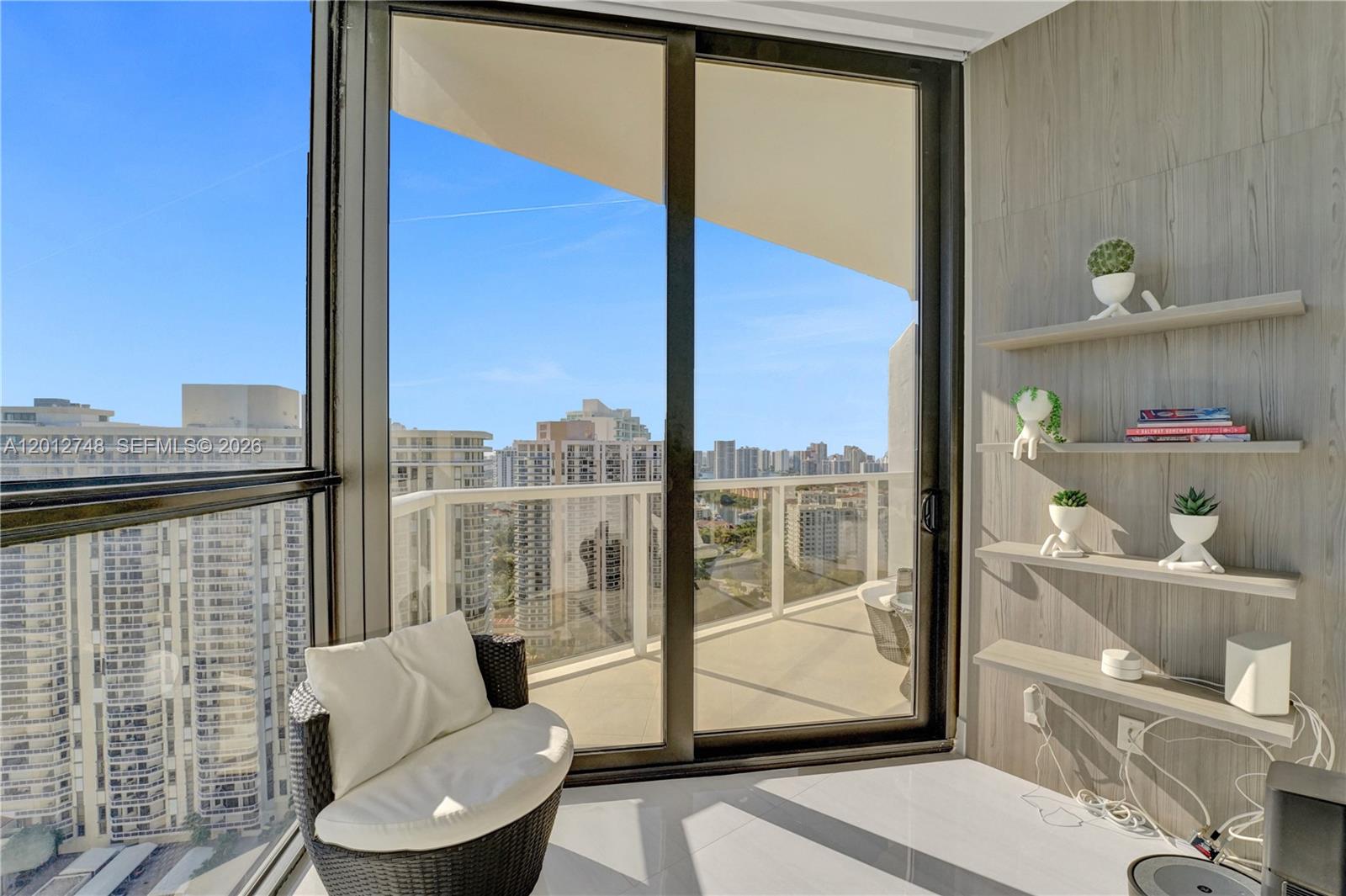 HAMPTONS WEST - Residential