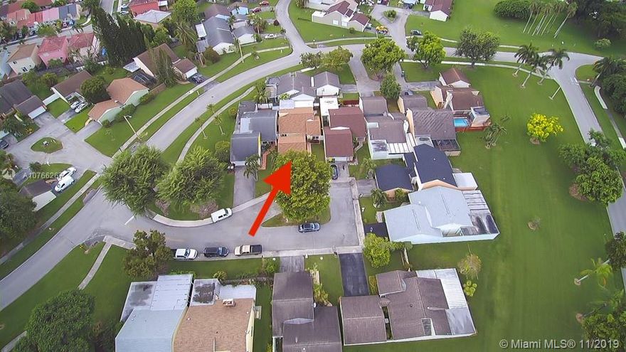 Beautiful 2bedroom/ 2bath, 2 car garage single family home in the sought after Villages of Homestead. Property features vaulted wood beam ceilings, new roof, French doors, additional living space that can easily be used as a 3rd bedroom bonus room. Located on a cut-de-sac. Low HOA fee with amenities including community pool, clubhouse, city playground, jogging paths and common area lawn care. Seller motivated. Make your appointment today!