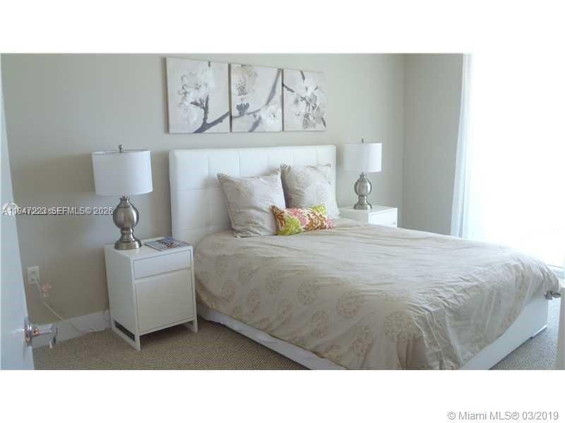 ST TROPEZ ON THE BAY III - Residential