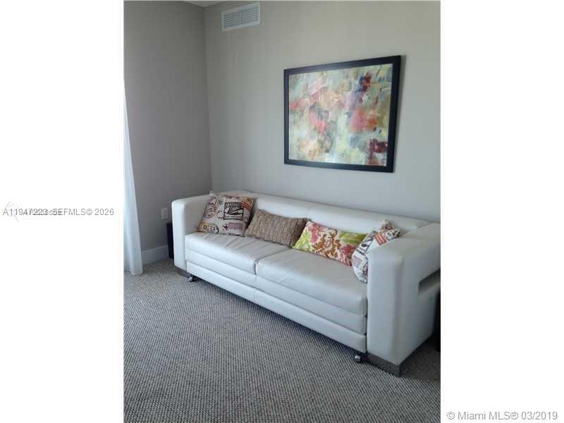 ST TROPEZ ON THE BAY III - Residential