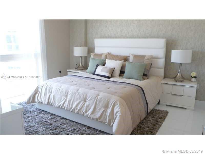 ST TROPEZ ON THE BAY III - Residential