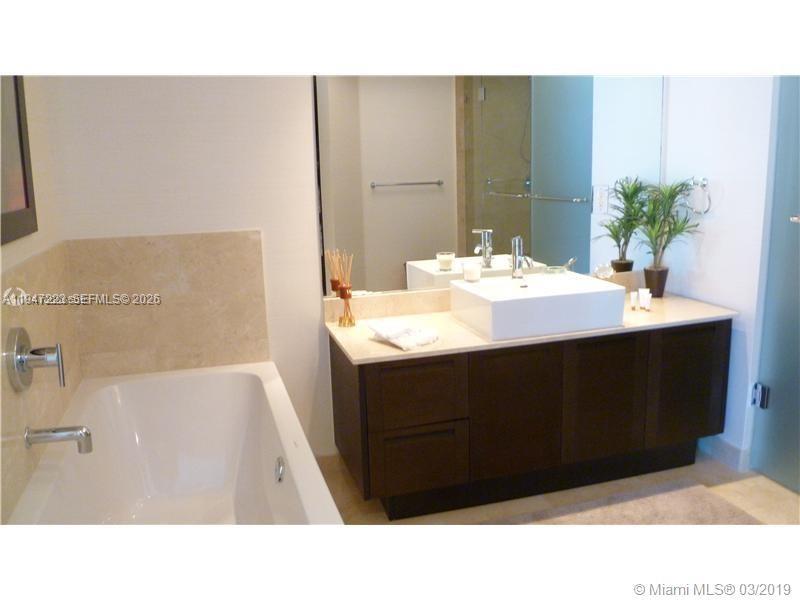 ST TROPEZ ON THE BAY III - Residential