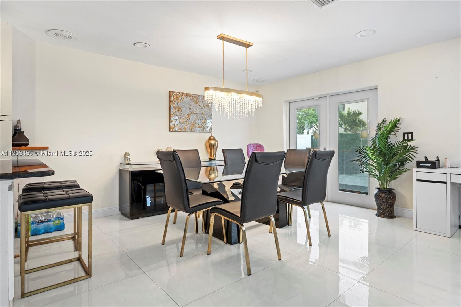 LYONS WEST - Residential