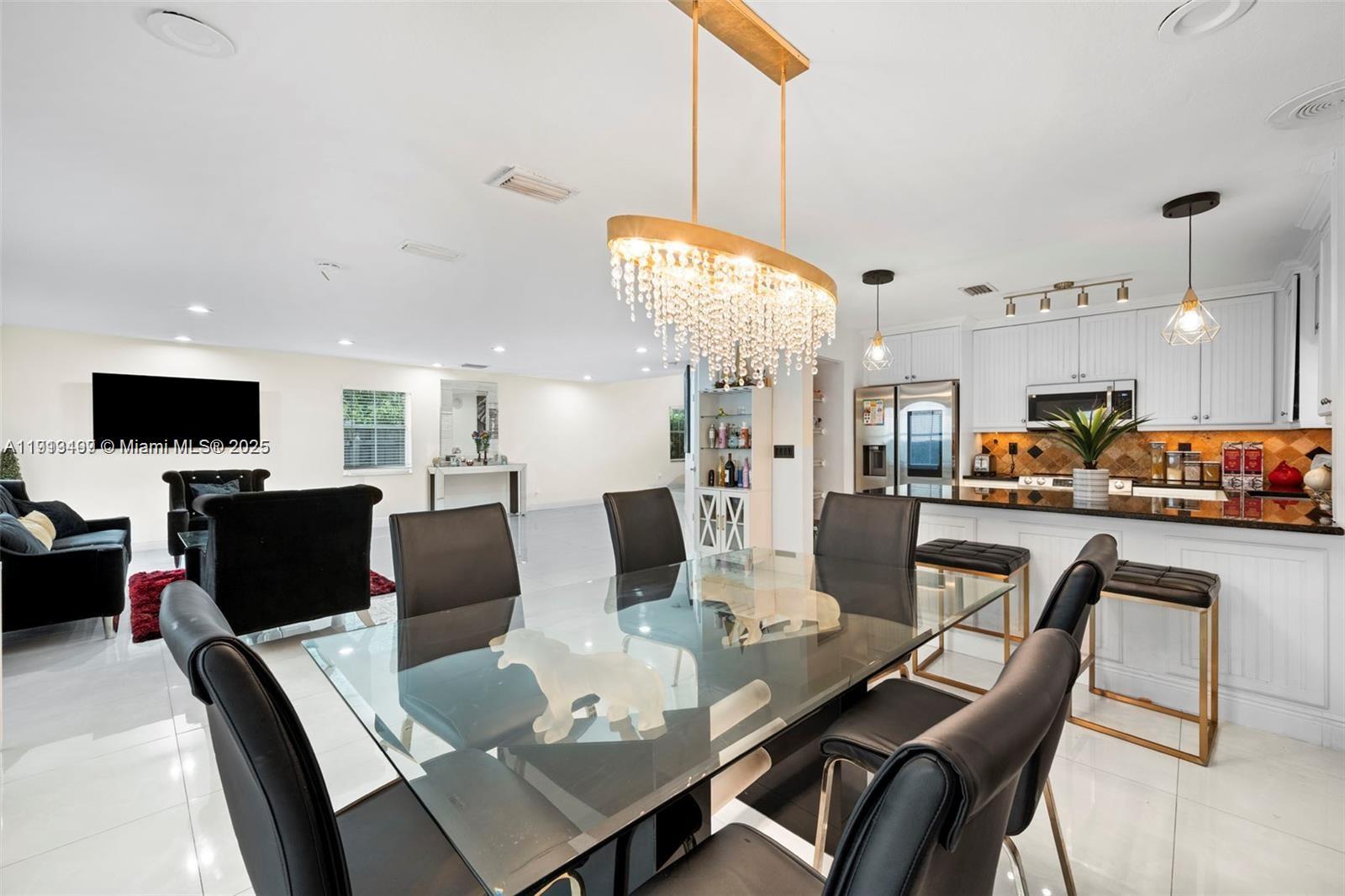 LYONS WEST - Residential