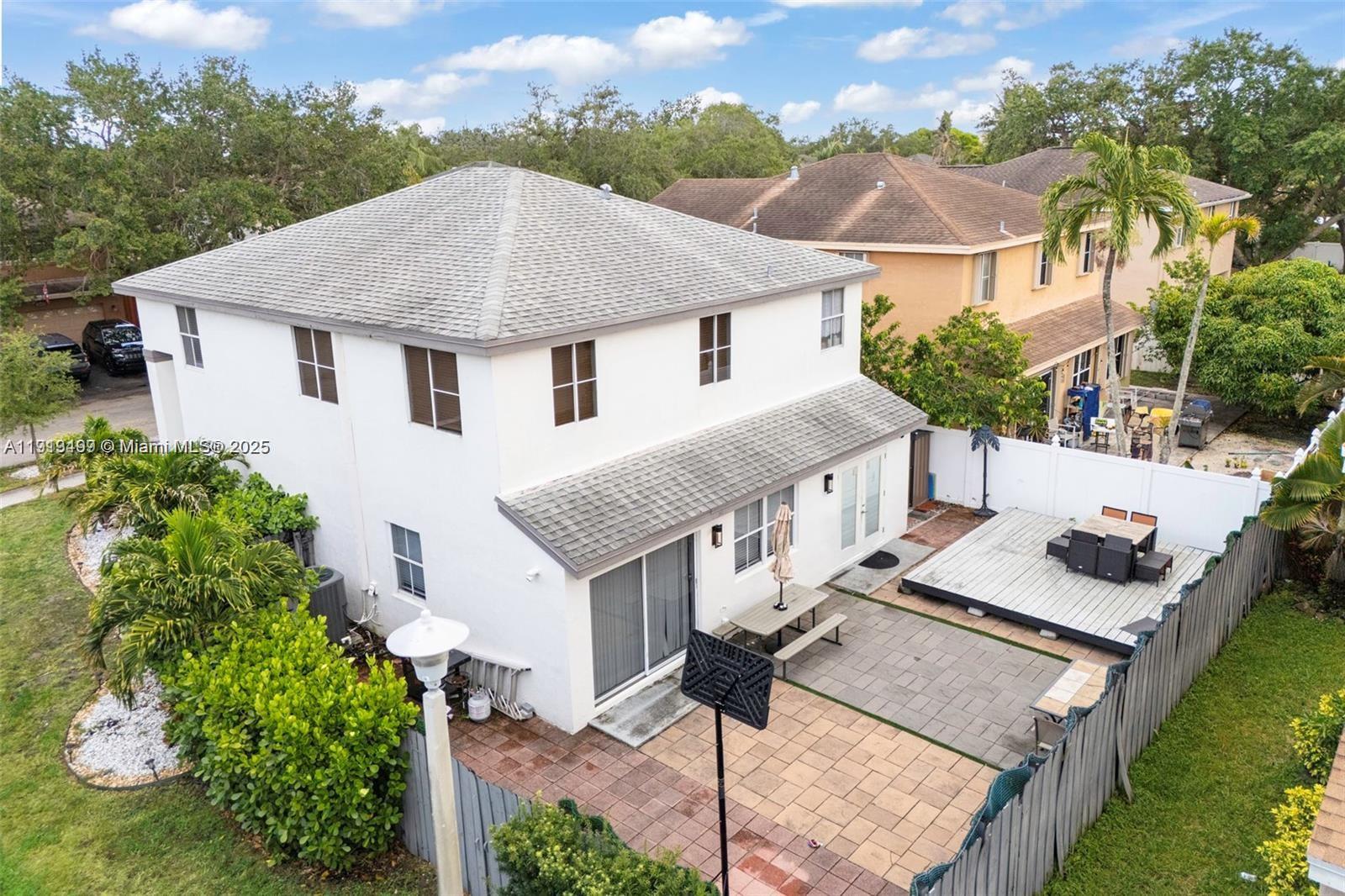 LYONS WEST - Residential