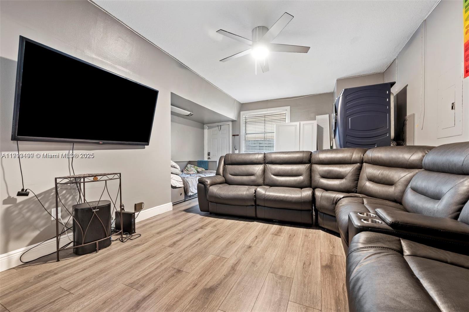 LYONS WEST - Residential