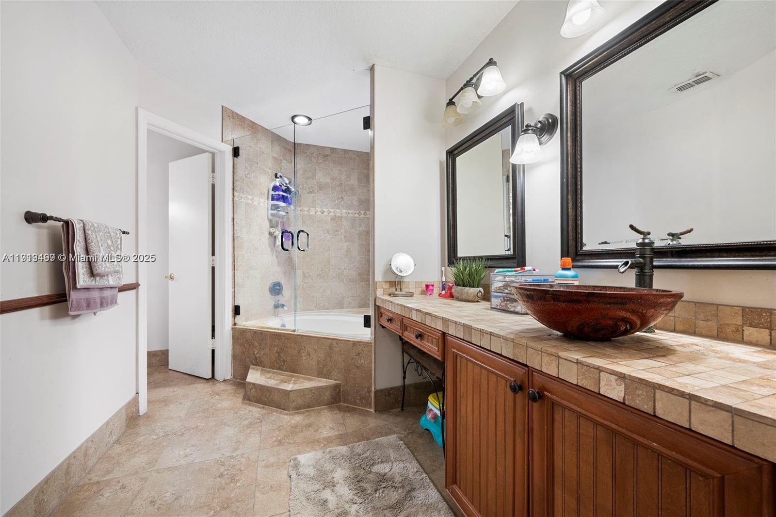 LYONS WEST - Residential