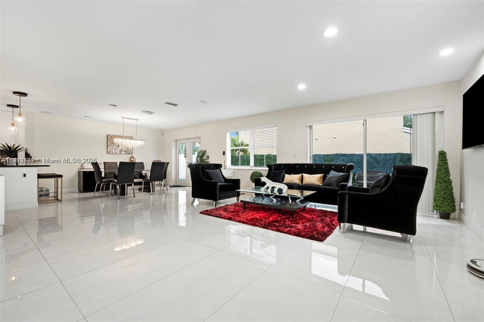 LYONS WEST - Residential