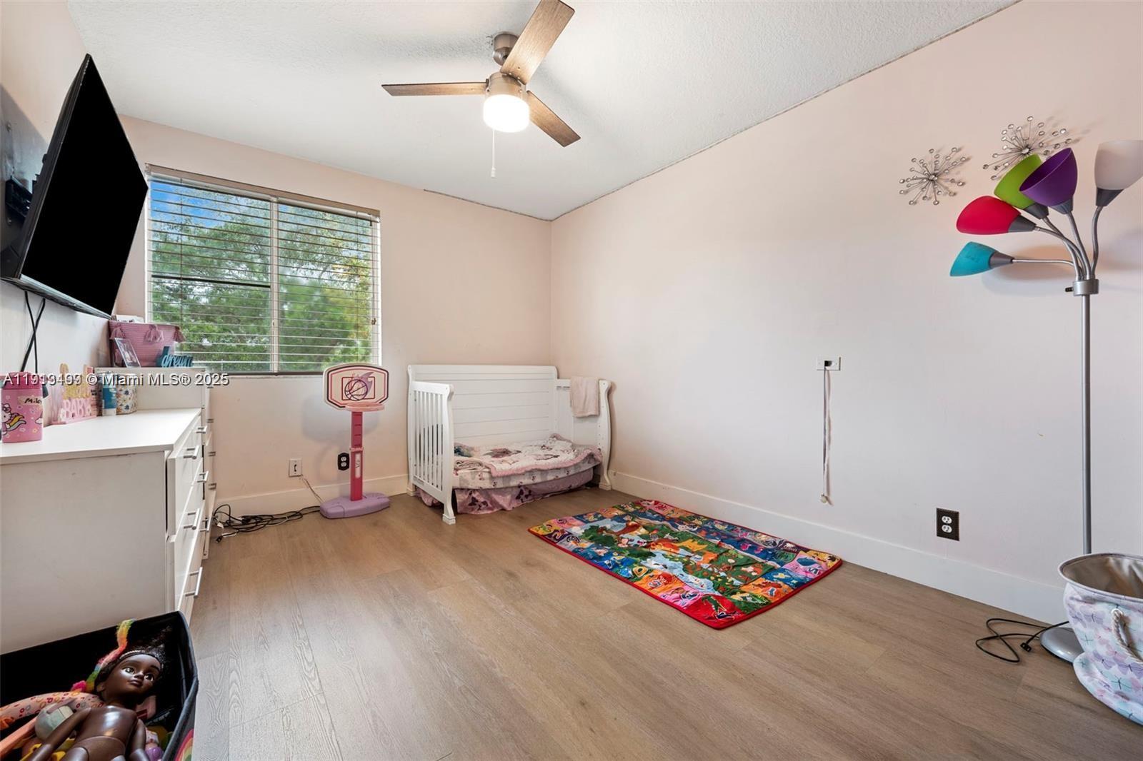 LYONS WEST - Residential