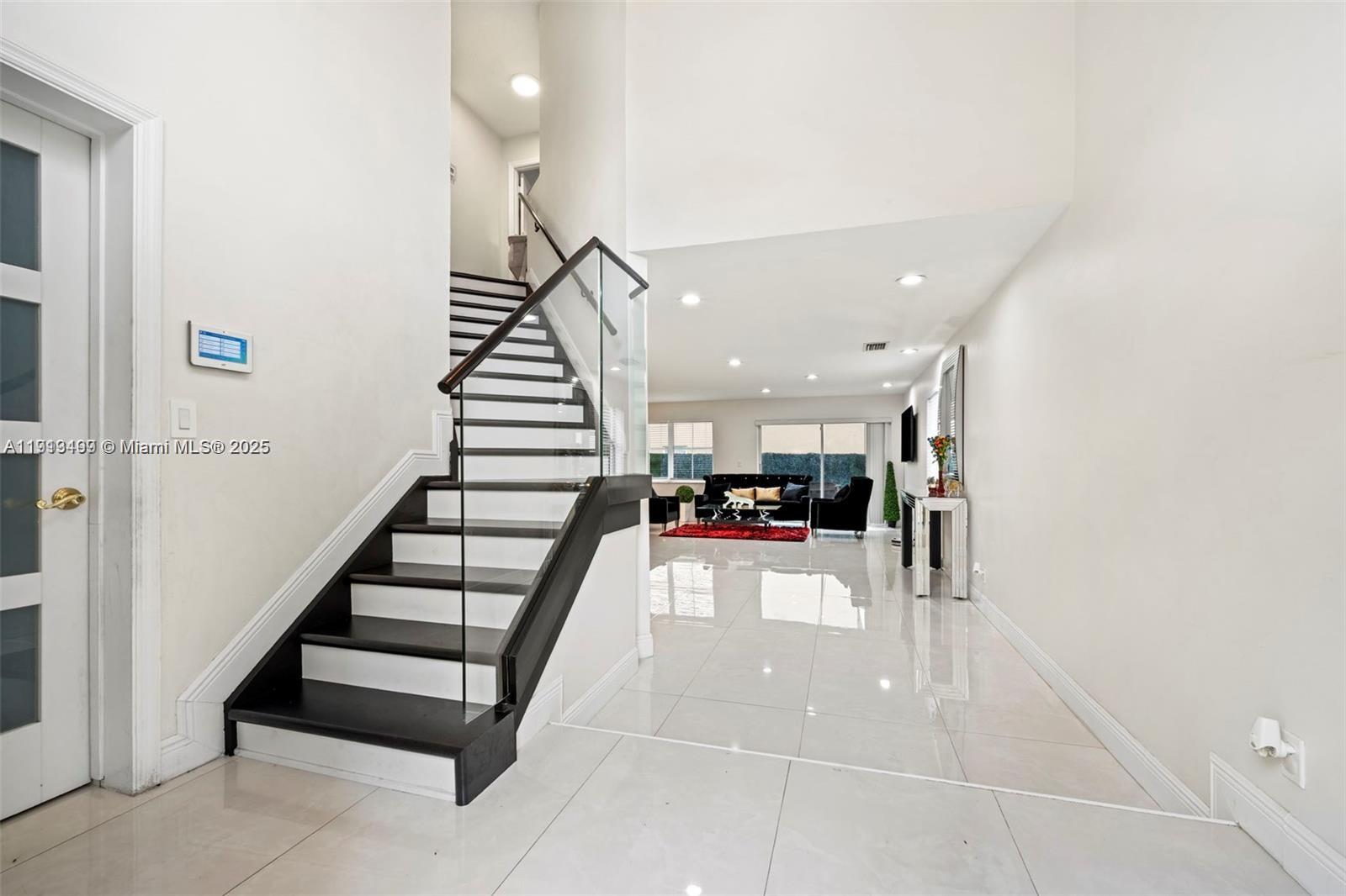 LYONS WEST - Residential