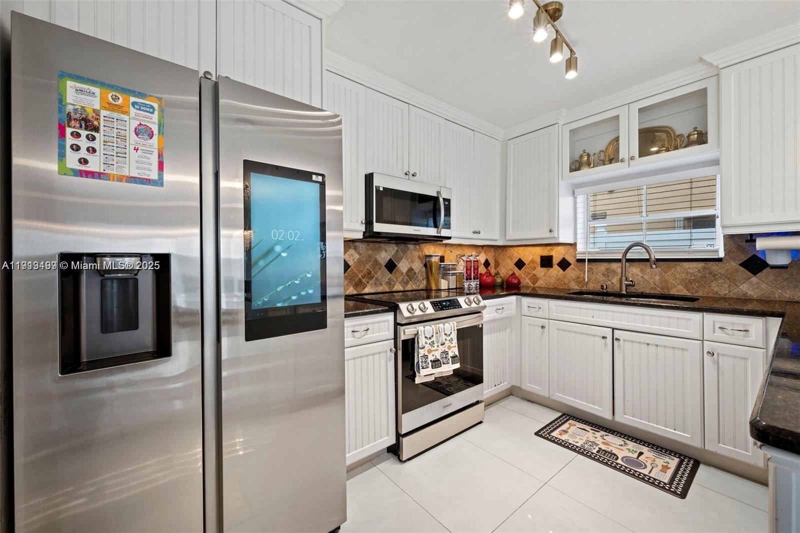 LYONS WEST - Residential