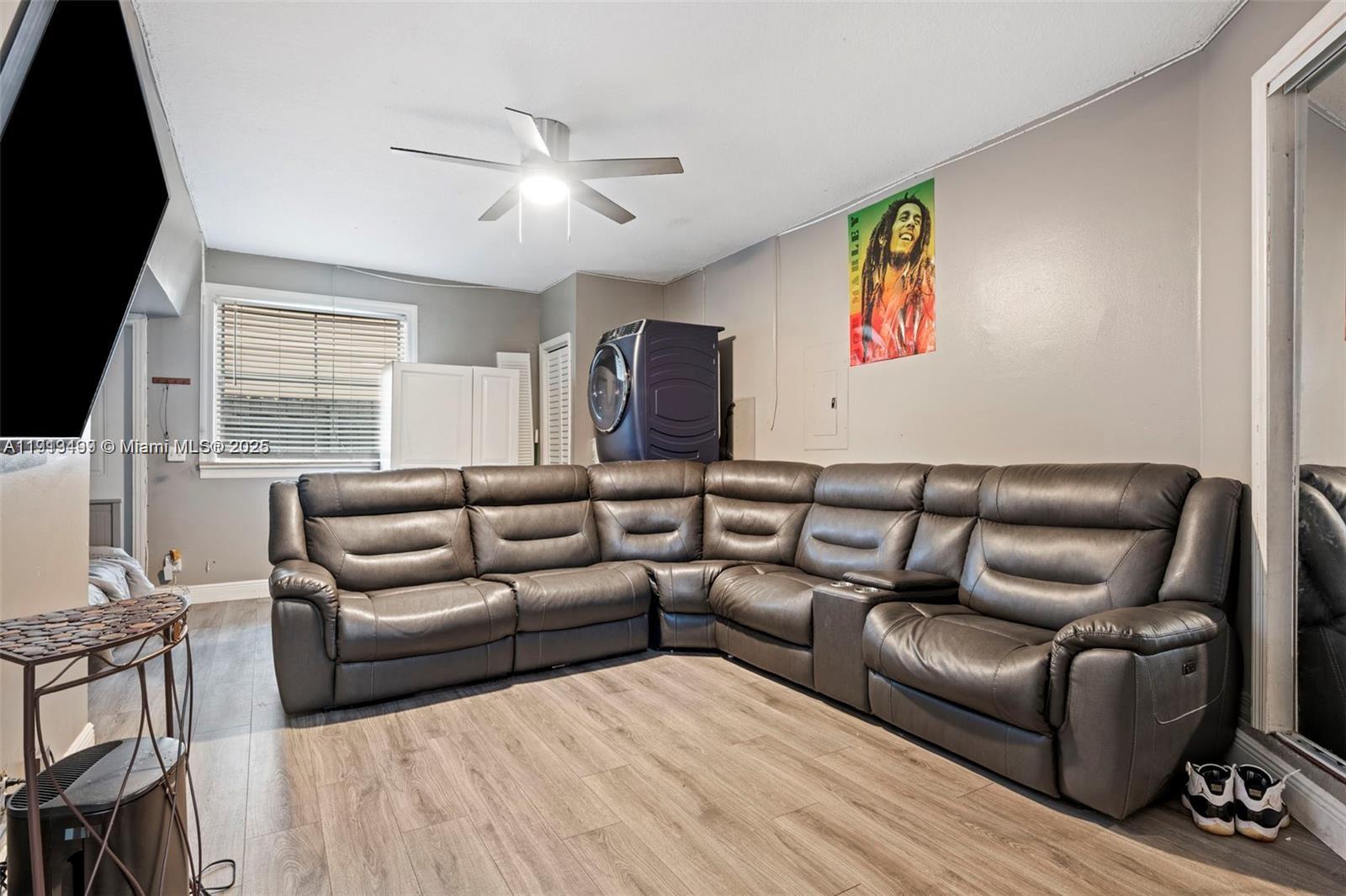 LYONS WEST - Residential