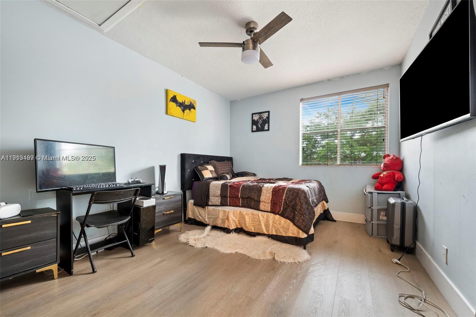 LYONS WEST - Residential