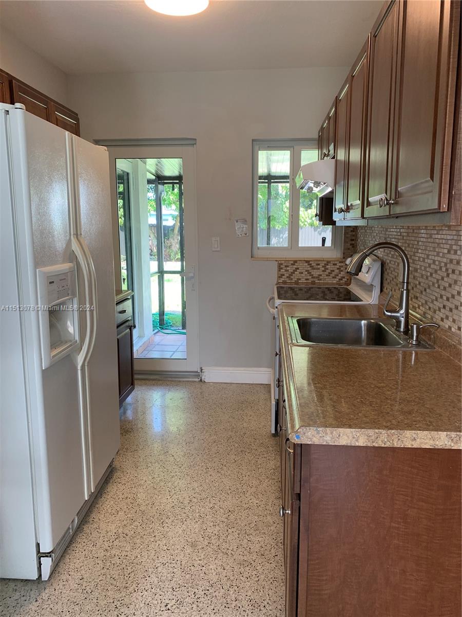 BREEZEVIEW MANORS - Residential Lease